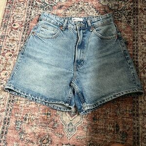 ZARA TRF HIGH-WAISTED MOM FIT DENIM SHORTS SIZE 27(4) slim in the waist